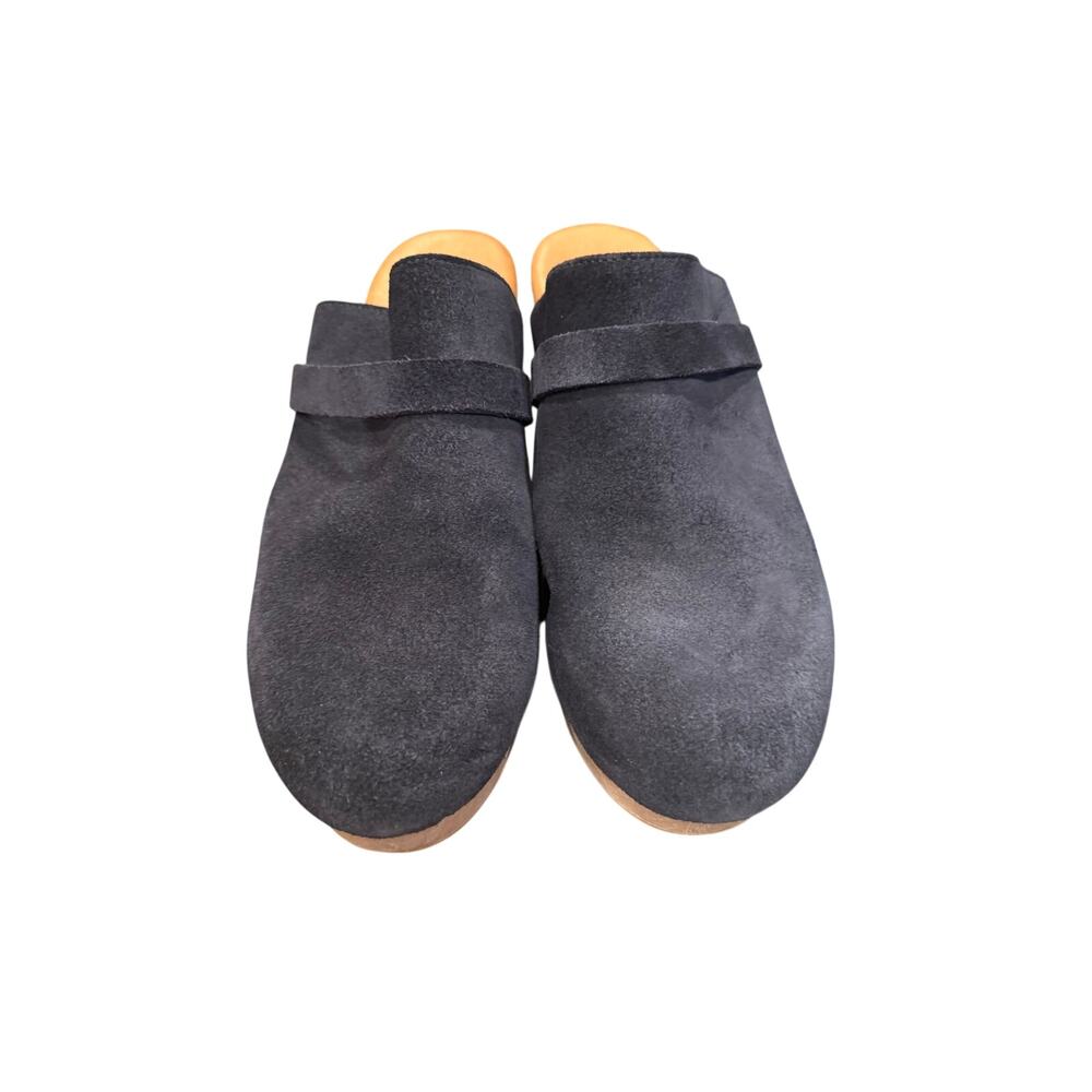 Andre Assous Signature Clogs in Navy